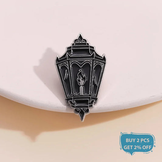 Gothic Black Fire Lantern Enamel Pin – Spooky Halloween Brooch for Backpacks, Jackets & Gifts